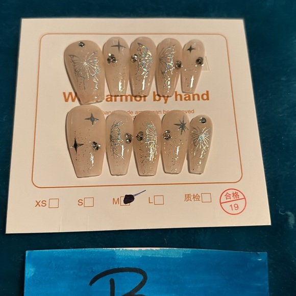 PRESS-ON NAILS - Picture 3 of 8